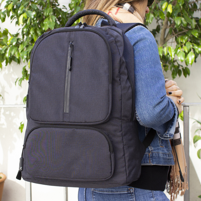 alt__promocional_publicitario_mochila_nomawalk_K2_contexto_01